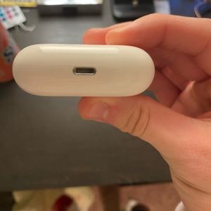 apple airpods pro charging case